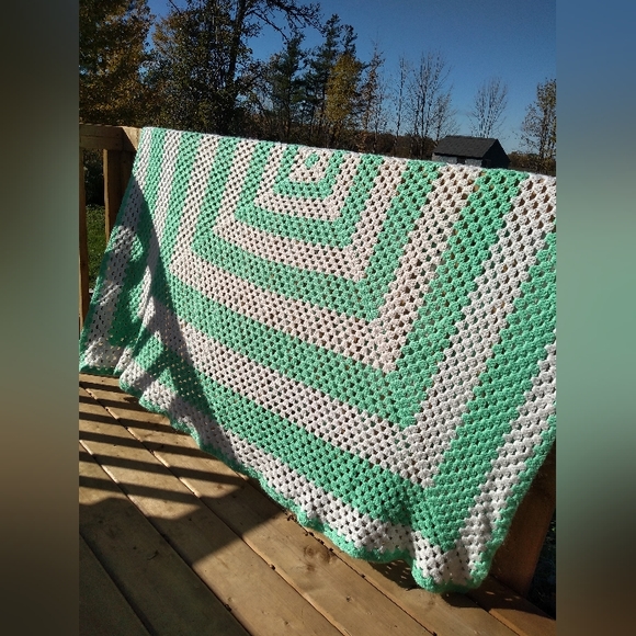 Vintage Handmade Crocheted Afghan, Green & White Square Pattern, 72 x 66… - Picture 13 of 14